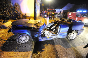 Villanyoszlopnak ütközött egy autó Budapesten